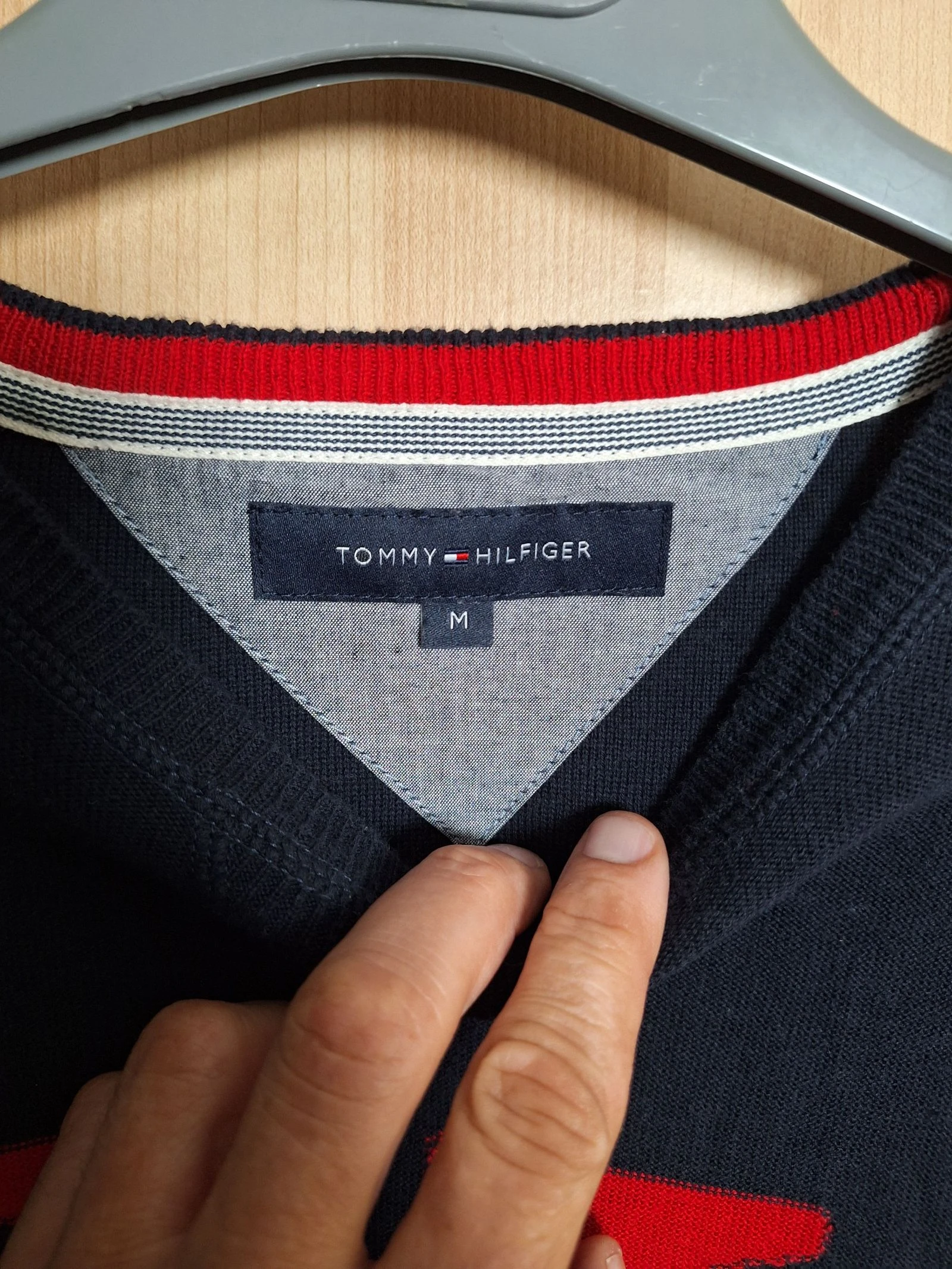Blusa Tommy Hilfiger azul-marinha tamanho M gola redonda bordada em vermelho – photo 4